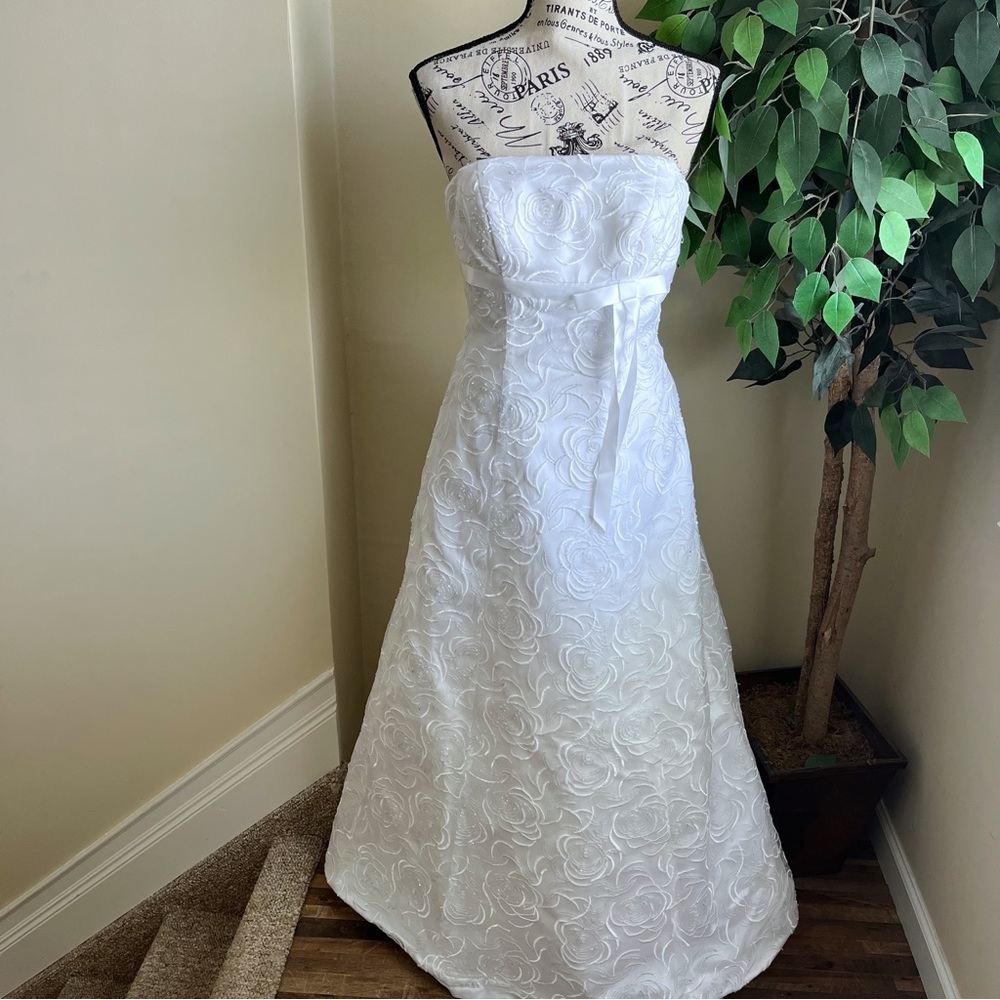 Oleg Cassini Collection Strapless Beaded Bridal Gown With Train White Sz 2